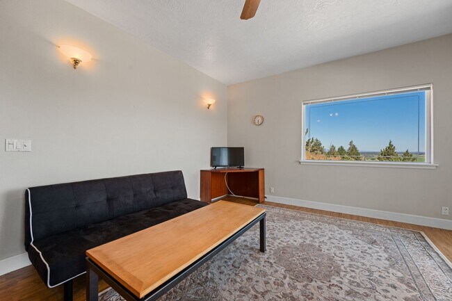 Foto del edificio - Charming 2 Bedroom ADU with Stunning Smith...