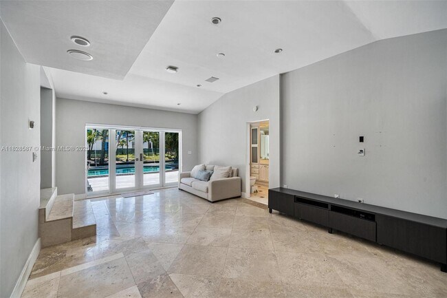 Foto del edificio - 650 Lake Rd