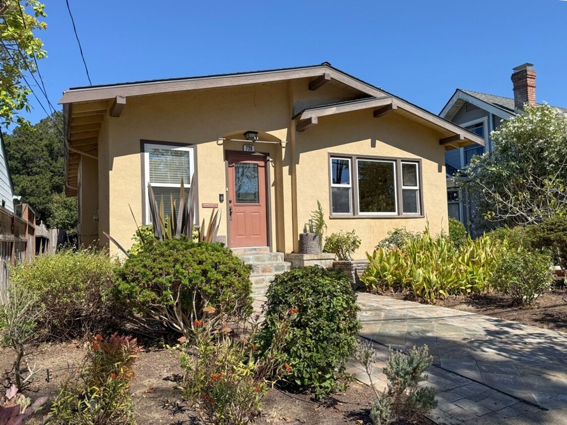 Primary Photo - Charming 2-bedroom, 2-bathroom Burlingame ...