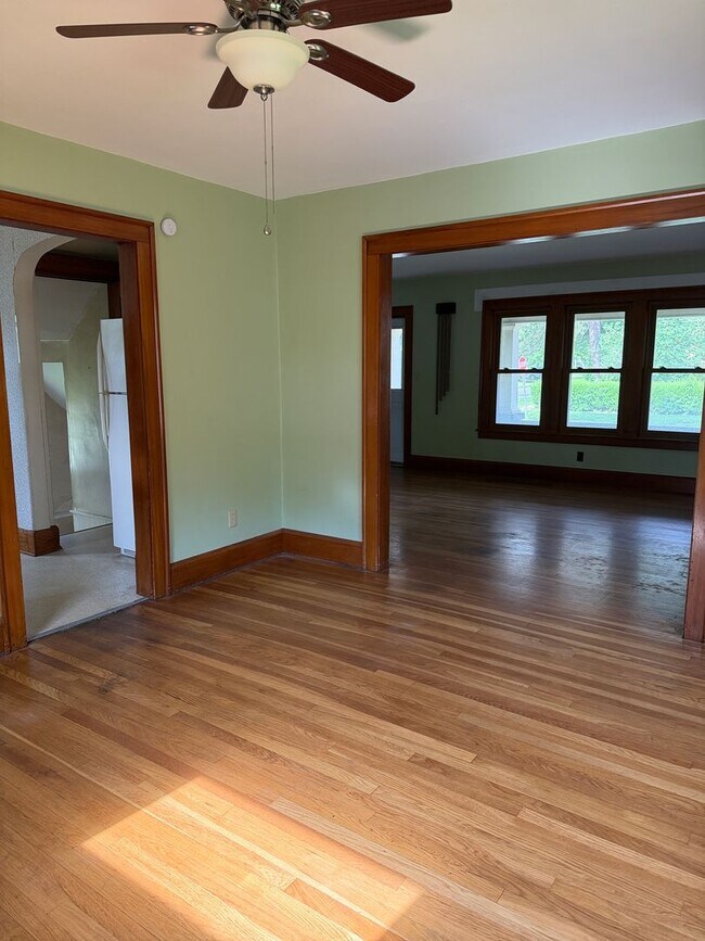 Foto del edificio - Pet-Friendly 3-Bedroom Elyria Home with $1,500 Total Monthly Price!