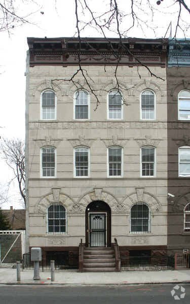 Foto del edificio - 51 Patchen Ave