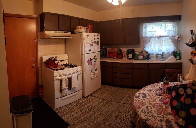 Kitchen - 481 Lisbon St
