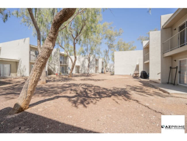 Building Photo - Experience the charm of this Inviting 1/1 ...