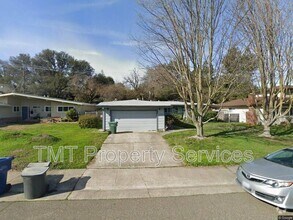 Building Photo - 5525 Beauregard Way