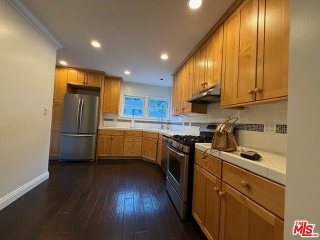 Building Photo - 1386 La Loma Rd