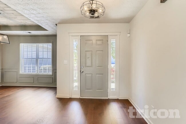 Building Photo - 2500 Huntington Dr