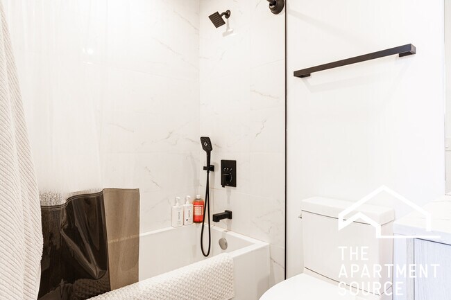 Foto del edificio - 2741 W Division St