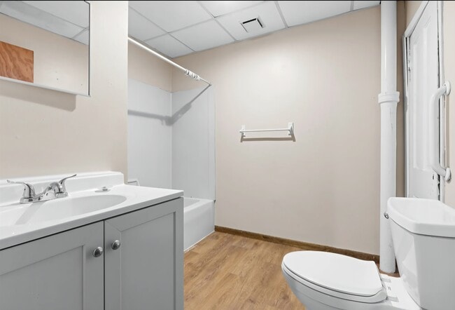 Building Photo - 1015 Bluff St