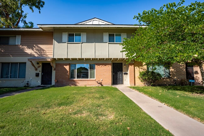 Photo - 12 E Hermosa Dr House