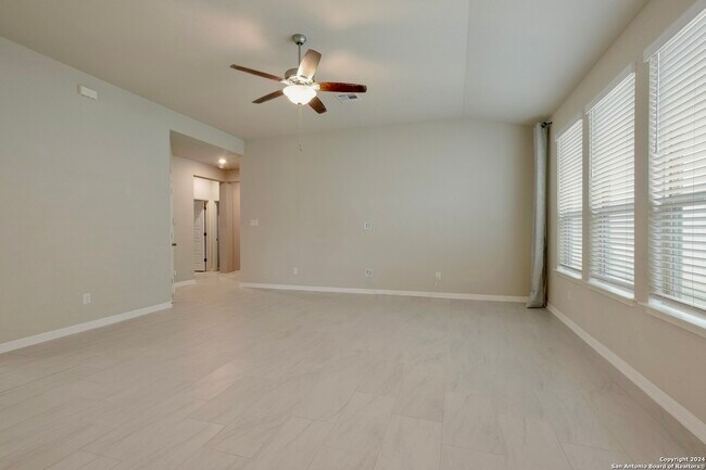 Building Photo - 9525 Dak Ave.