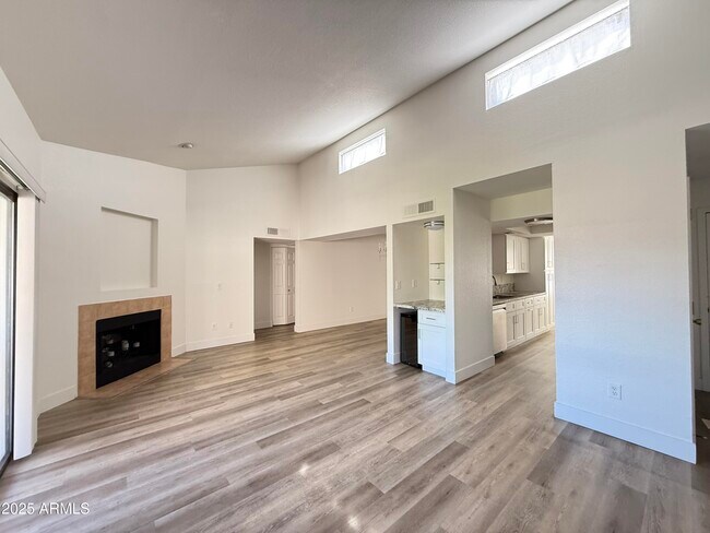 Foto del edificio - 5998 N 78th St