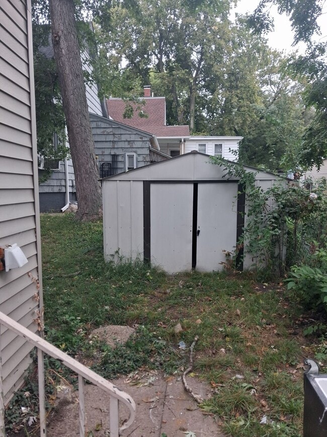 Building Photo - 512 Fairholm Ave