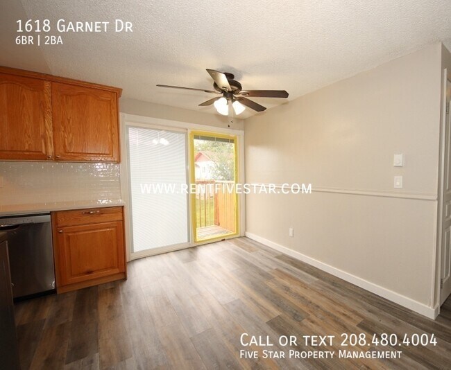 Building Photo - 1618 Garnet Dr