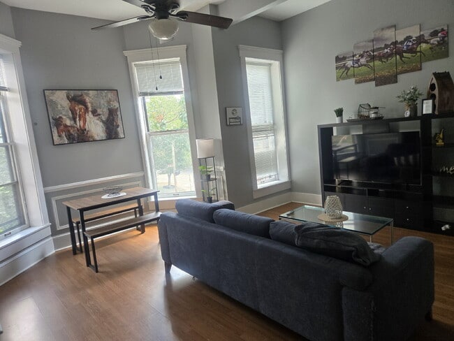 "2-Bed, 1-Bath apartment at South Brook Street, Louisville!" - "2-Bed, 1-Bath apartment at South Brook Street, Louisville!"