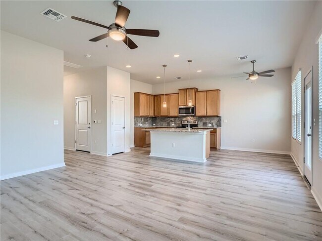 Building Photo - 1309 Showbox St