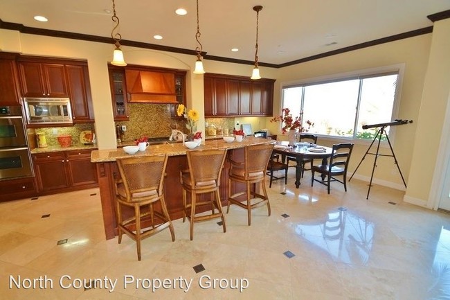 Building Photo - 6420 Mesa Norte Dr