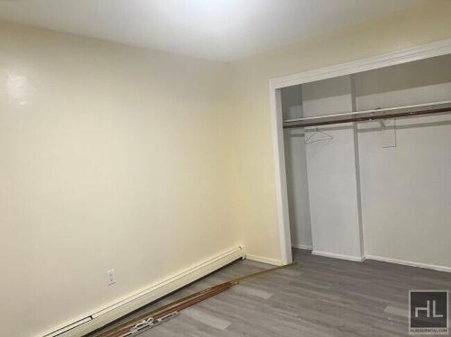 Building Photo - One Bedroom on SANDALWOOD DRIVE