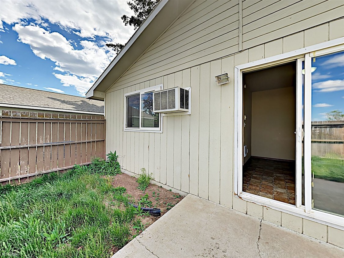 Primary Photo - 1620 Voelker Ave