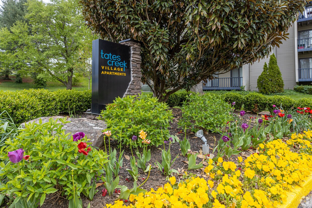 Tates Creek Village Apartments 3051 Kirklevington Dr Lexington, KY