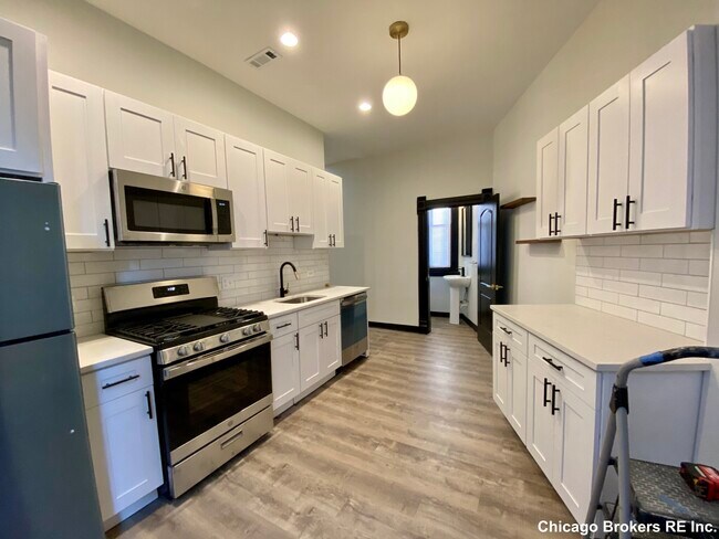 Foto del edificio - 411 W Belden Ave