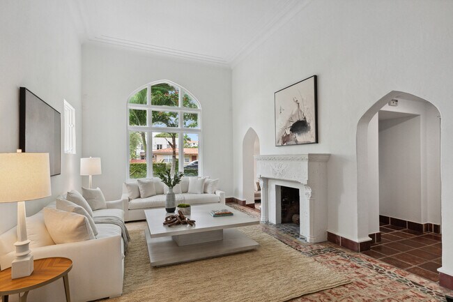 Photo - 319 Mendoza Ave House