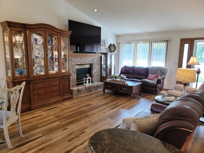 Great room with gas fireplace - N9673 Emerald Ln