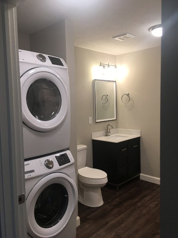 Foto del edificio - 320 E Main St