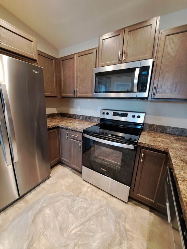 Building Photo - 225 Waterhaven Wy