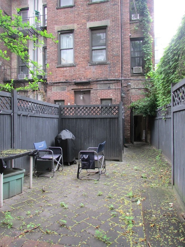 Primary Photo - 518 E 13th St