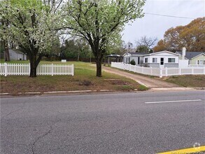 Building Photo - 1508 Gillespie St