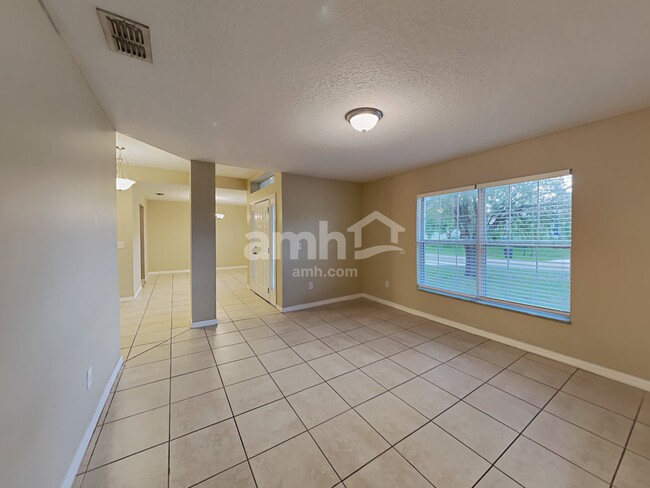 Building Photo - 1702 SW Penrose Ave