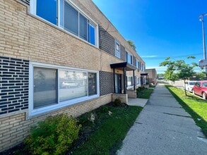 Building Photo - 2655 W 47th St