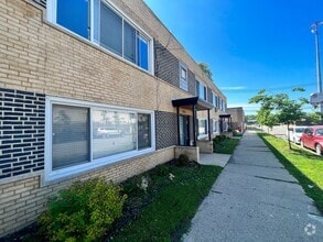 Building Photo - 2655 W 47th St
