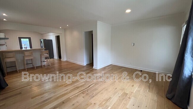 Foto del edificio - 1006 Seymour Ave