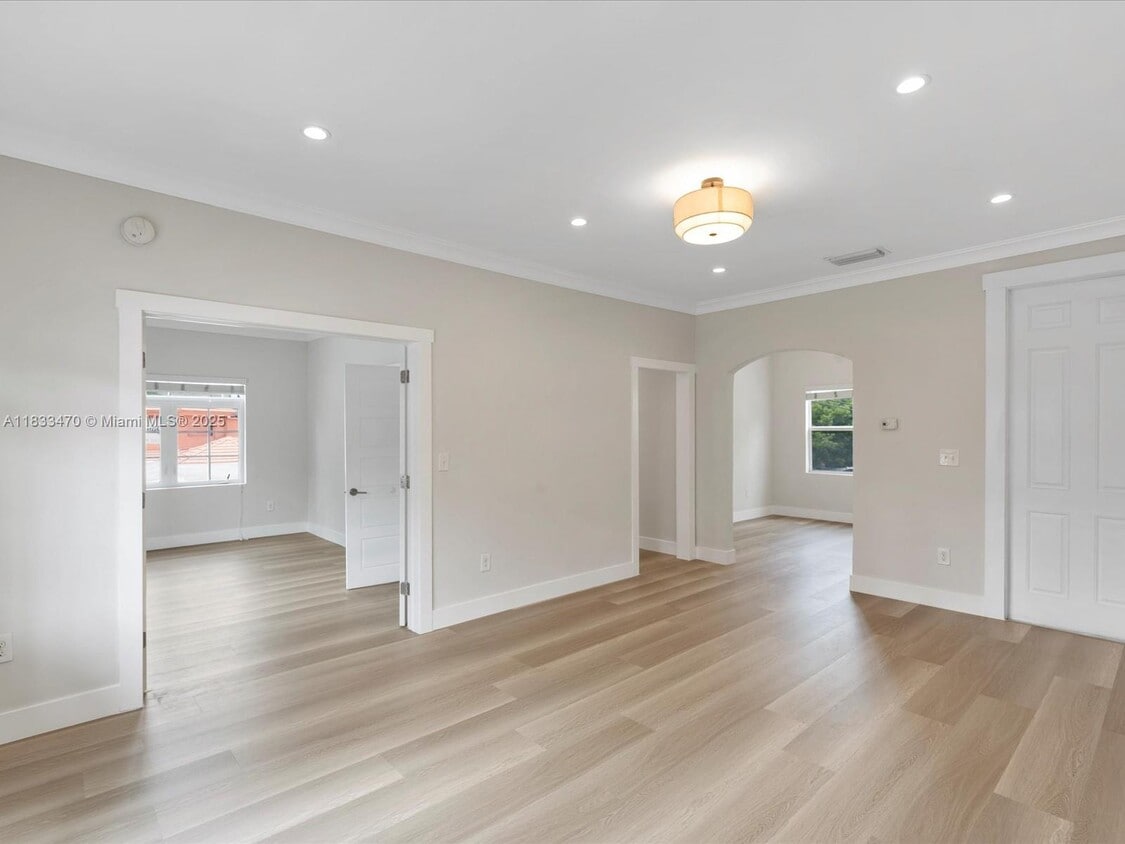 Primary Photo - 2431 Biscayne Blvd