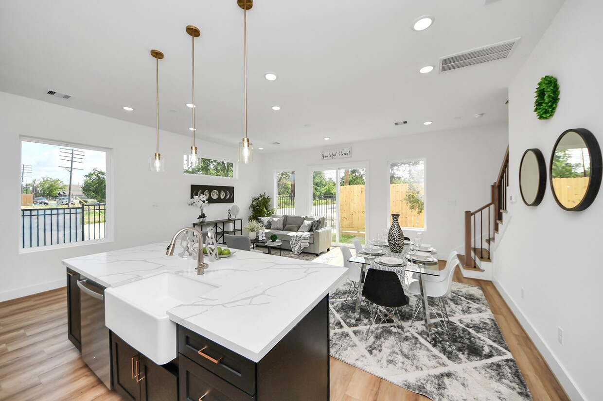 Foto principal - 2432 Harrington St