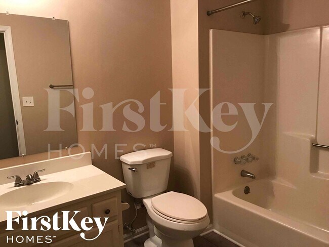 Building Photo - 2736 Del Ridge Dr