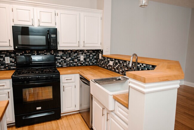 Foto del edificio - 533 Eagle Pointe Dr