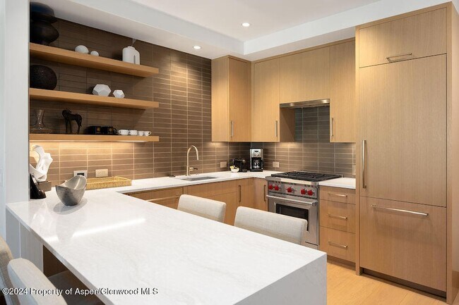 Foto del edificio - 130 Wood Rd