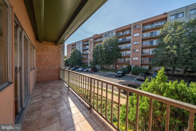 Foto del edificio - 5801 Quantrell Ave