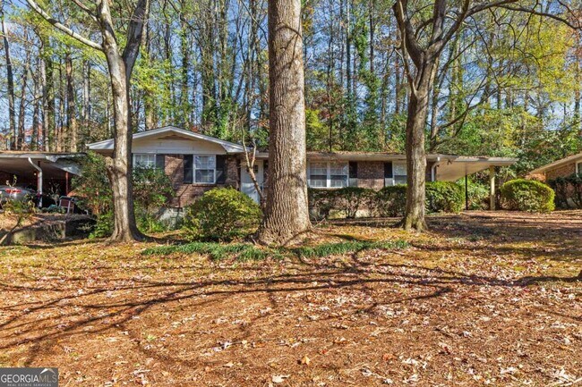 Foto del edificio - 2304 Capehart Cir NE