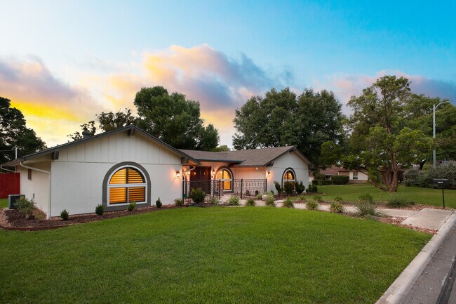 Foto del edificio - 6023 Windhaven Dr