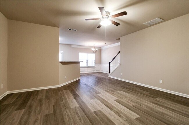 Foto del edificio - 606 Oakside Pl