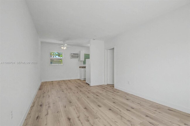 Foto del edificio - 229 Madeira Ave