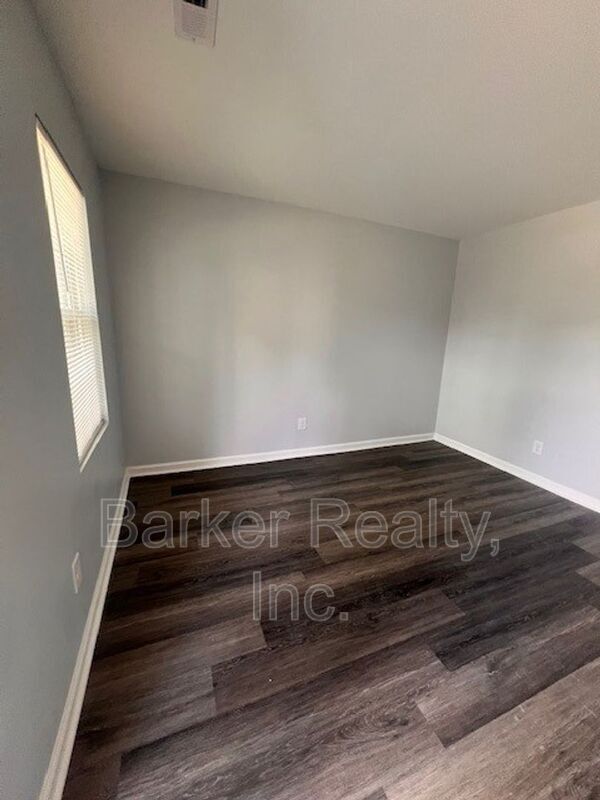 Foto del edificio - 1602 Pender St