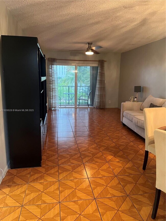 Foto del edificio - 4143 N Ocean Blvd