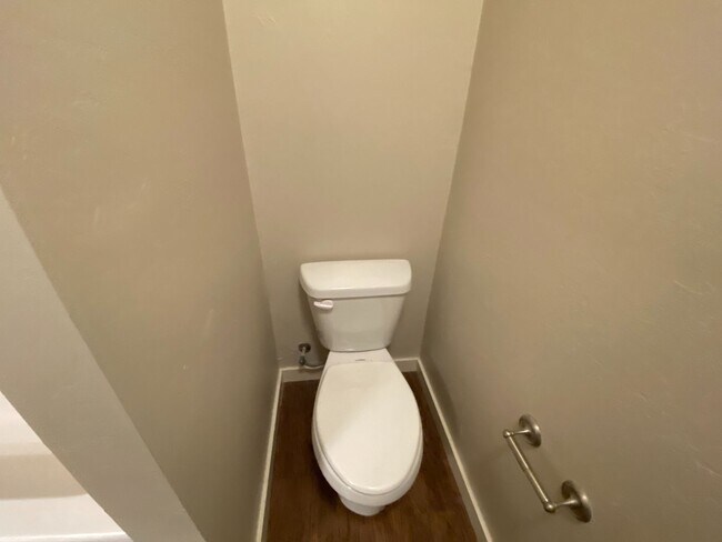 Building Photo - 3 Bed 2 Bath 2 Car Garage Duplex In Moore ...