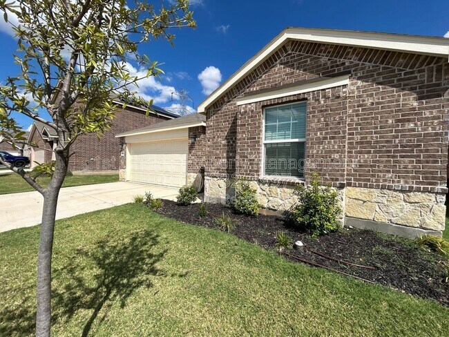 Foto del edificio - 4644 Benham Dr