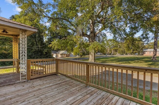 Building Photo - Newly renovated 3 bedroom 2 bath home.