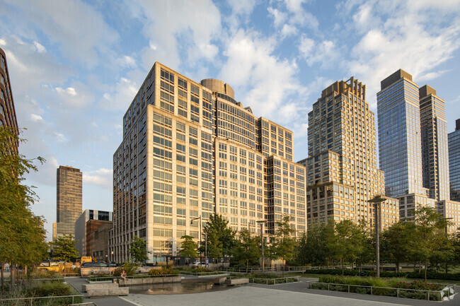 Building Photo - 120 Riverside Boulevard